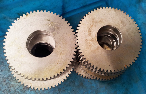 ����˫�ٺ�«�г���